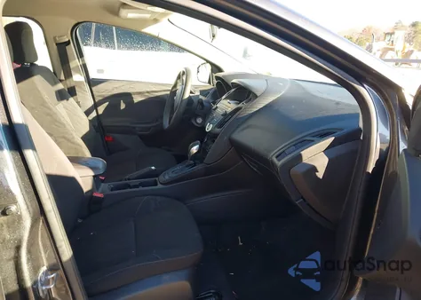 2018 Ford Focus Se z USA, uszkodzony, nr VIN 1FADP3FE5JL275855